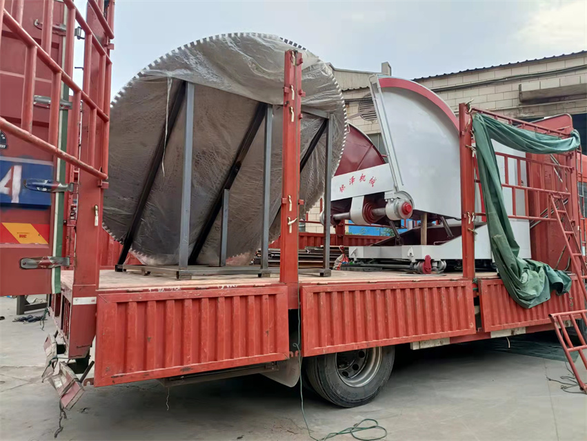 開山鋸發(fā)貨現(xiàn)場